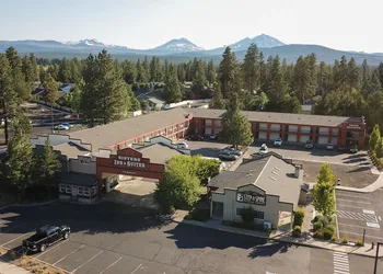 Sisters Inn And Suites hotel thumbnail 7