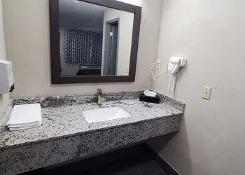 Crescent Park Motel & Suites hotel thumbnail 3