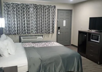 Crescent Park Motel & Suites hotel thumbnail 6