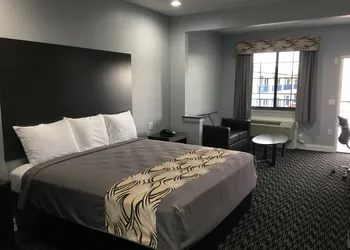 Platinum Inn and Suites hotel thumbnail 6