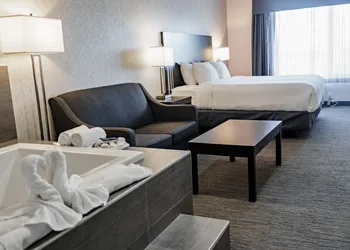 Park Inn by Radisson Edmonton Airport hotel thumbnail 2