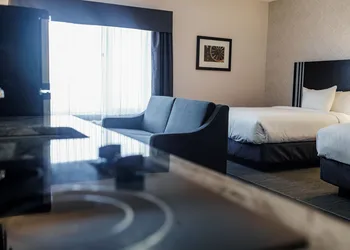 Park Inn by Radisson Edmonton Airport hotel thumbnail 3