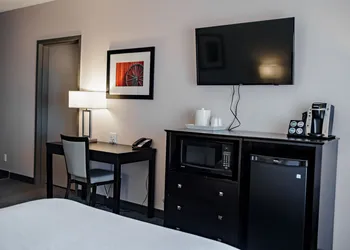 Park Inn by Radisson Edmonton Airport hotel thumbnail 4