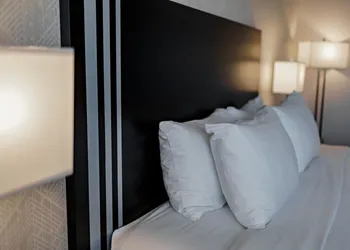 Park Inn by Radisson Edmonton Airport hotel thumbnail 5