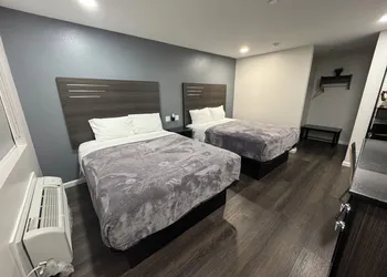 Deep Creek hotel thumbnail 5