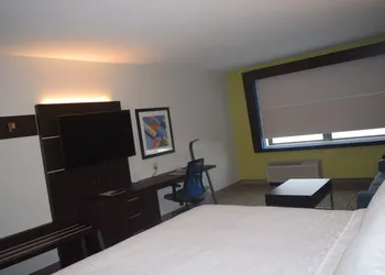 Holiday Inn Express & Suites Middletown by IHG hotel thumbnail 8
