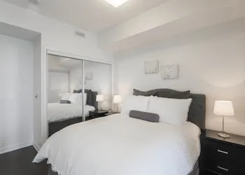 Noel Suites - York and Simcoe hotel thumbnail 3