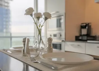 Noel Suites - York and Simcoe hotel thumbnail 6
