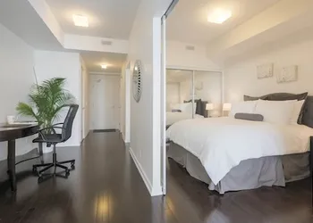 Noel Suites - York and Simcoe hotel thumbnail 8