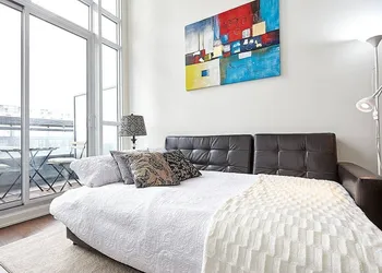 Lavish Suites - Two Story Loft - Downtown Toronto hotel thumbnail 6