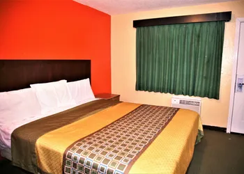 4 Star Motel hotel thumbnail 4