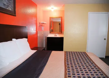 4 Star Motel hotel thumbnail 8