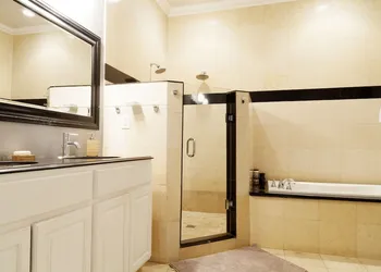 Amazing DC Home with Rooftop Deck hotel thumbnail 7