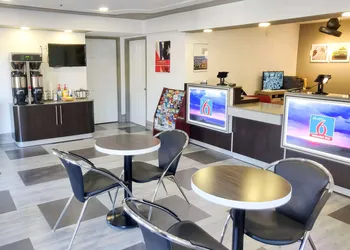 Studio 6 Fresno, CA - Extended Stay hotel thumbnail 4