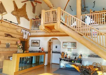 Bear's Claw Lodge hotel thumbnail 2