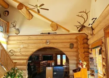 Bear's Claw Lodge hotel thumbnail 3