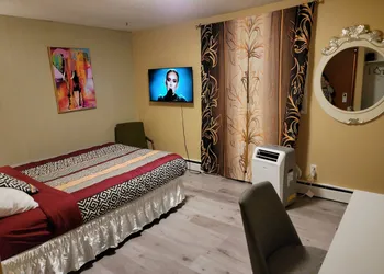 Grizzly Motel hotel thumbnail 5