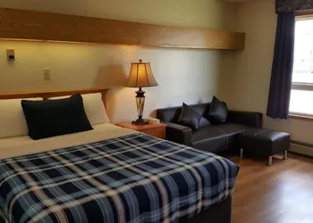 Pines Motel hotel thumbnail 3