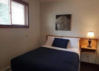 Pines Motel hotel thumbnail 5