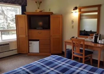 Pines Motel hotel thumbnail 8