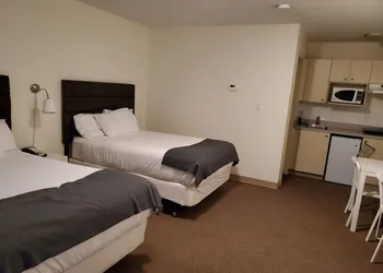 waintel studio-wainwright motel hotel thumbnail 4