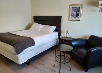 waintel studio-wainwright motel hotel thumbnail 6