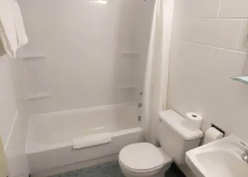Shoal Lake Motor Inn hotel thumbnail 4