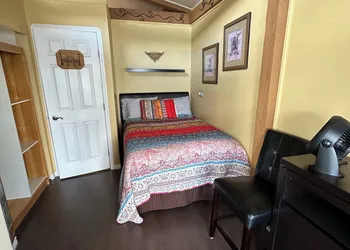 Peachland Beach Resort hotel thumbnail 2