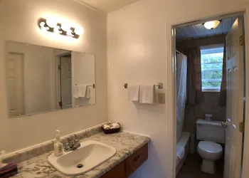 Fair Isle Motel hotel thumbnail 7