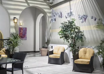 Decanter Hotel hotel thumbnail 3