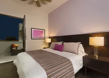 Decanter Hotel hotel thumbnail 7
