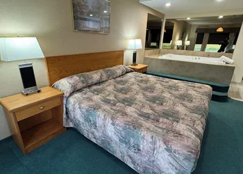 Western Budget Whitecourt 1 & 2 hotel thumbnail 8