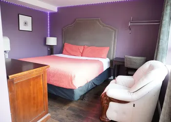 crestwoodmotel hotel thumbnail 6