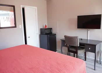 crestwoodmotel hotel thumbnail 7