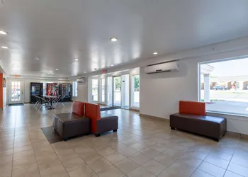 Studio 6 Bryan, TX - University Area hotel thumbnail 6