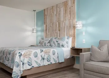 Bluff's Landing Lodge hotel thumbnail 6