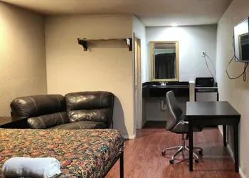 Deluxe Inn Motel By Oyo Grand Prairie Interstate 30 hotel thumbnail 5