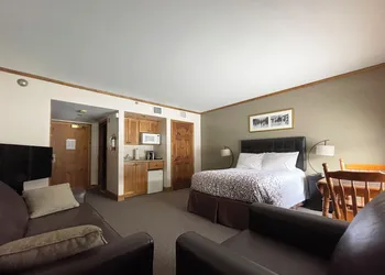 The Marble Villa hotel thumbnail 2