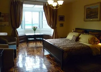 Gingerbread Manor hotel thumbnail 3