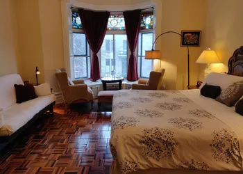 Gingerbread Manor hotel thumbnail 7