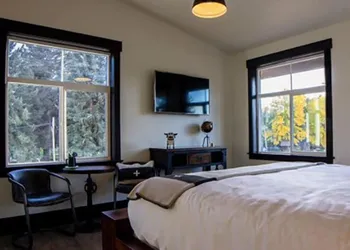 Compass Rose Lodge hotel thumbnail 4