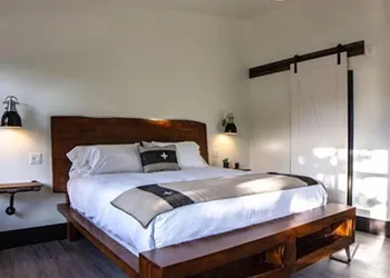 Compass Rose Lodge hotel thumbnail 6