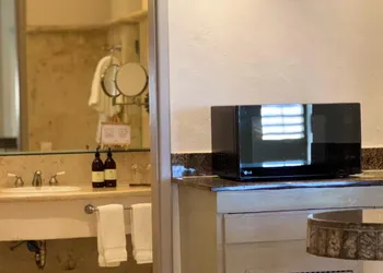 Tres Vidas Acapulco Suites hotel thumbnail 4