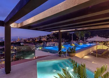 Mountain Views Rooftop Pool Condo hotel thumbnail 7