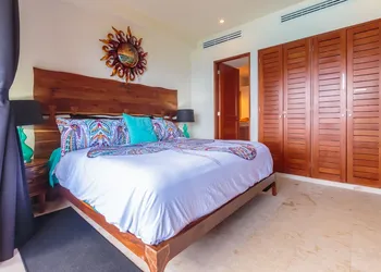 Isla 33 - One Bedroom Villa 2305 hotel thumbnail 3