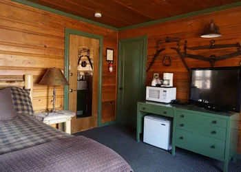 Shaver Lake Village Hotel hotel thumbnail 3