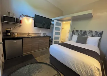 Nature's Inn Kenora hotel thumbnail 6