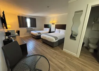 Nature's Inn Kenora hotel thumbnail 7