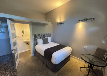 Nature's Inn Kenora hotel thumbnail 8