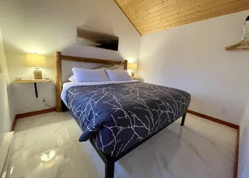 Doc Holiday Cabin hotel thumbnail 2